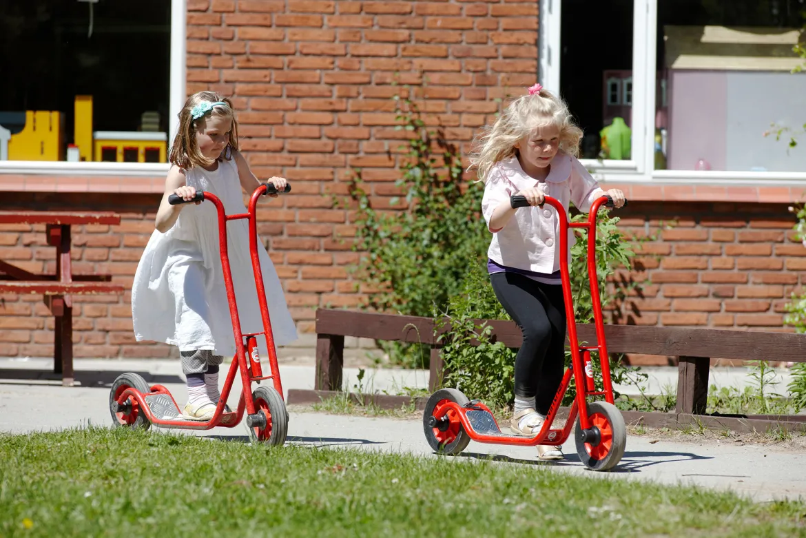 Winther Roller klein (76 cm), rot, 4-6 Jahre, VIKING Kinderfahrzeug
