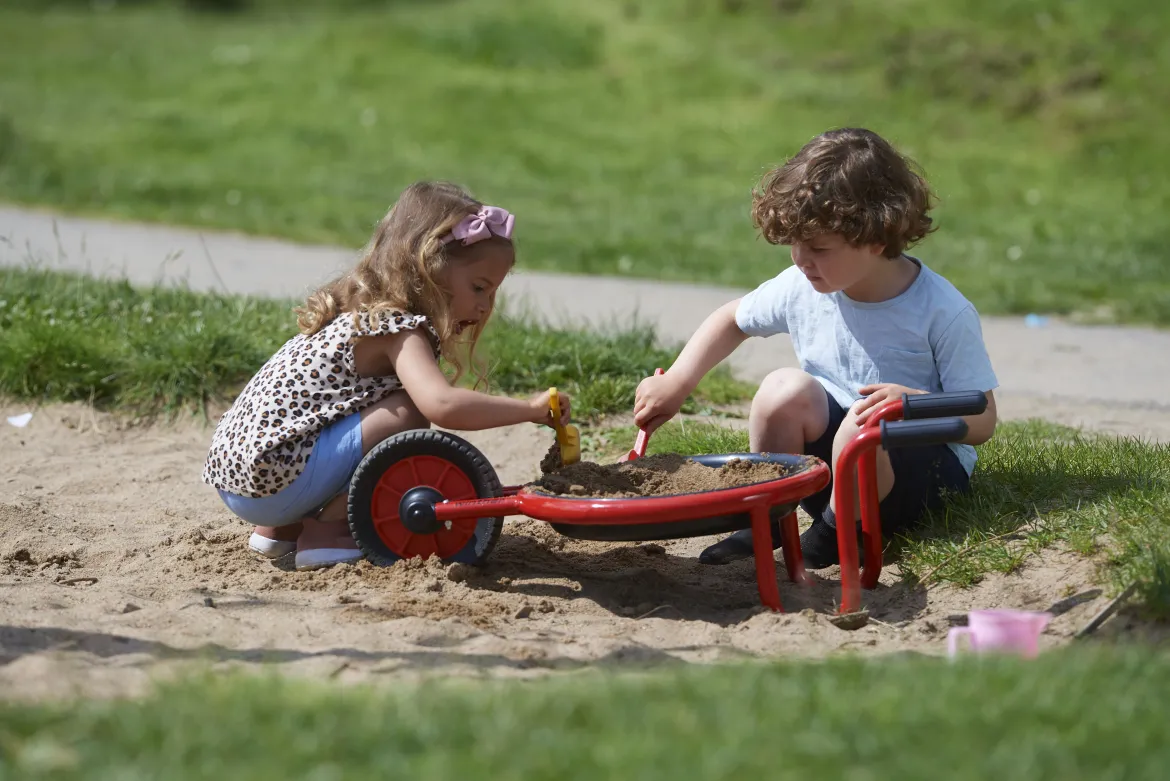 Winther Runde Kinder-Schubkarre, rot, 2-4 Jahre, VIKING CHALLENGE