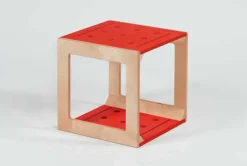 Würfel mit Löchern rot