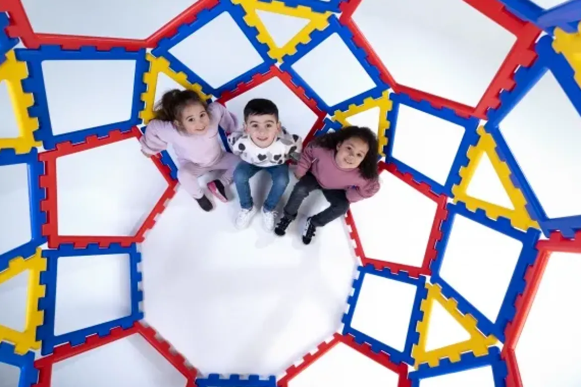 XL-Steckbausteine, XL Polydron Geo Dome, Kuppel, 62 Teile, aus Recyclingkunststoff, für Kinder