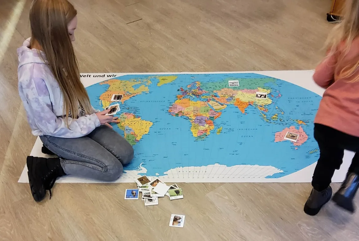 Zuordnungsteppich Kinder der Welt mit Kartensatz Outdoor